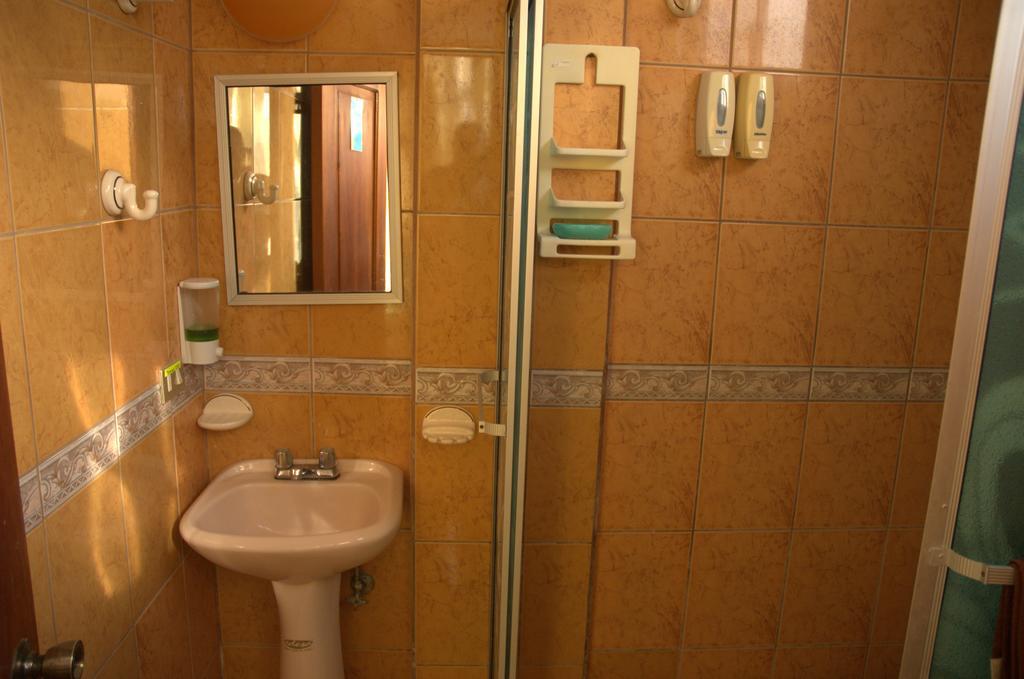 Hostal La Isla Del Descanso ปวยร์โต วิลยามิล ภายนอก รูปภาพ