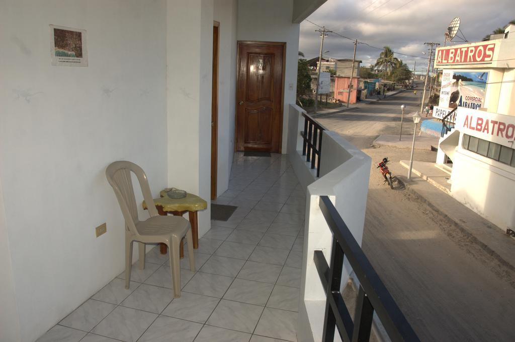 Hostal La Isla Del Descanso ปวยร์โต วิลยามิล ภายนอก รูปภาพ