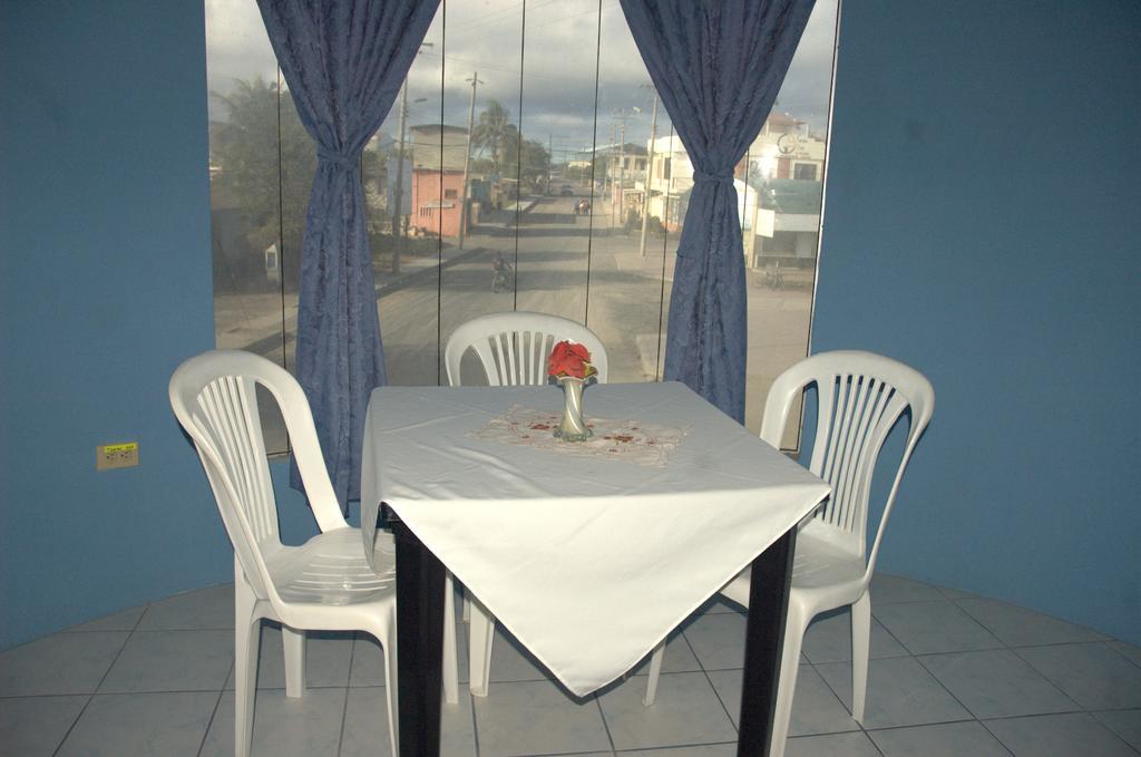 Hostal La Isla Del Descanso ปวยร์โต วิลยามิล ภายนอก รูปภาพ