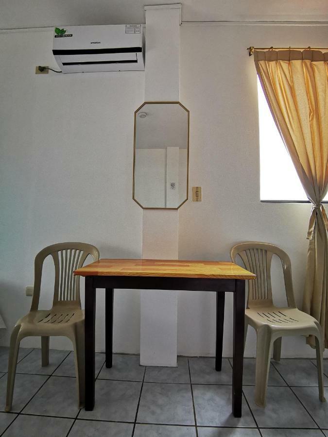 Hostal La Isla Del Descanso ปวยร์โต วิลยามิล ภายนอก รูปภาพ